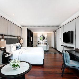 Premium Poolside Room